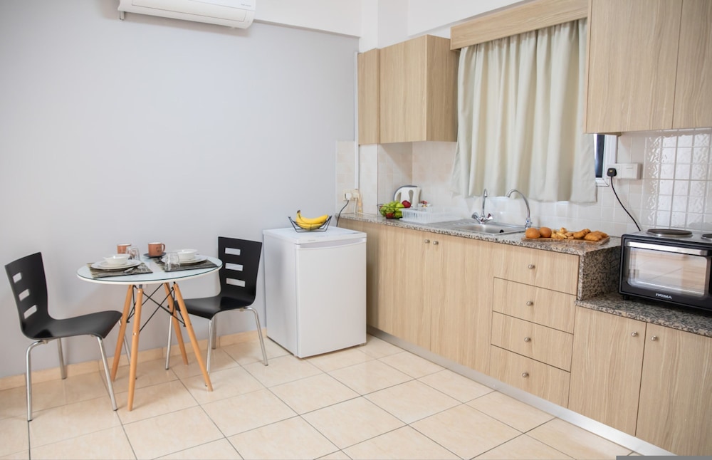 Valentina Coastal Suites in Central Paphos 3