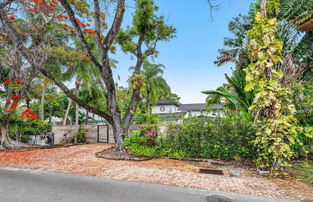 Chic Retreat Heated Pool Floats Close to Beach