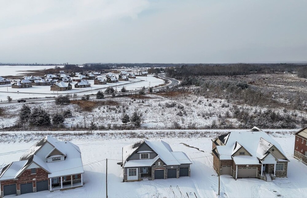 Spacious Brand New 4-bed Retreat in Quinte West