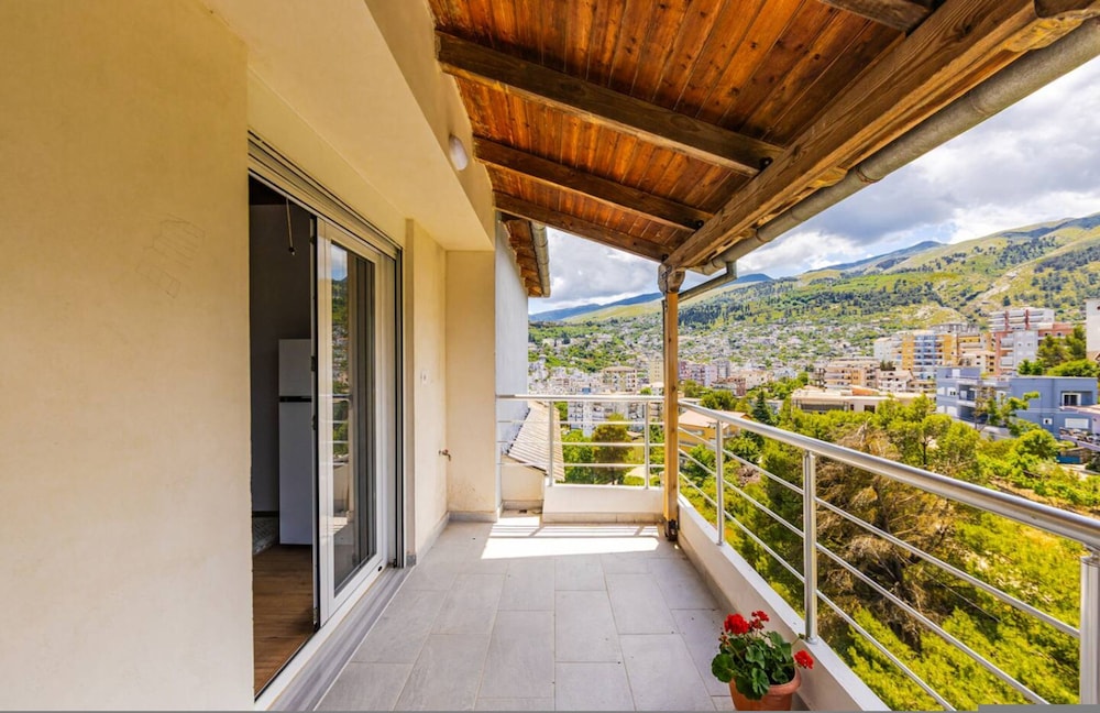 Hillside Apartment Gjirokast r