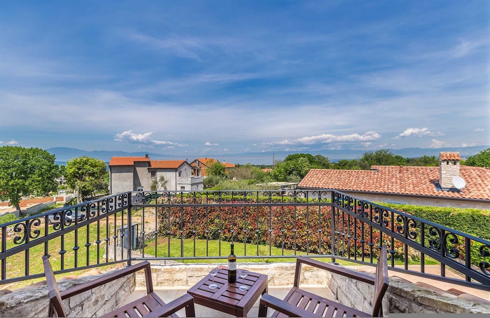 Holiday House Casa D Oro