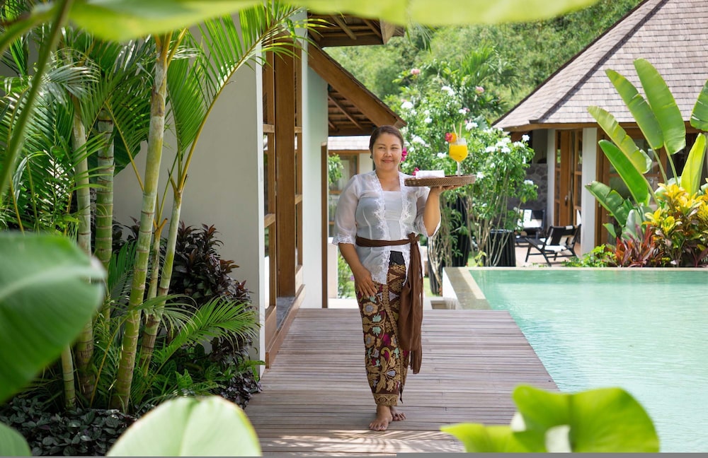 Villa Chempaka by Alfred in Bali - New Luxe Tropical 4BR Dream Villa in Canggu
