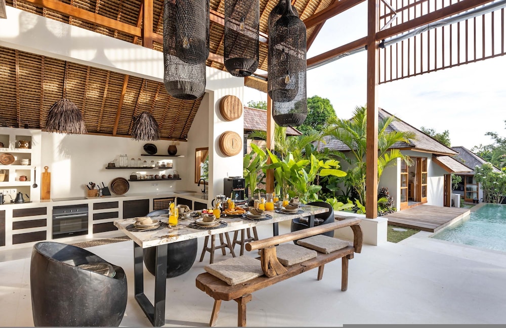 Villa Chempaka by Alfred in Bali - New Luxe Tropical 4BR Dream Villa in Canggu