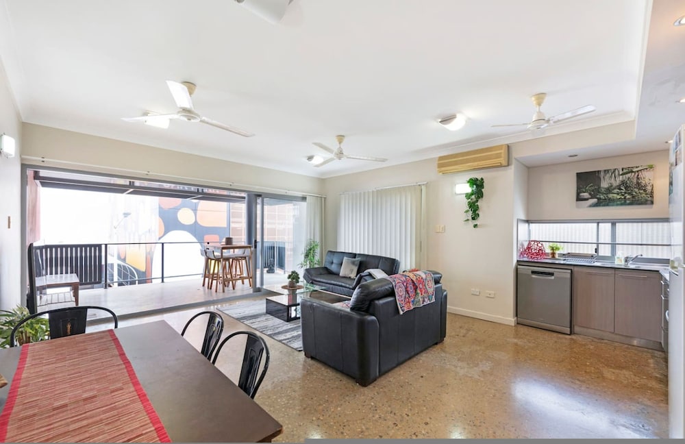 Zen City-venture Balcony Dining - Cozy - CBD