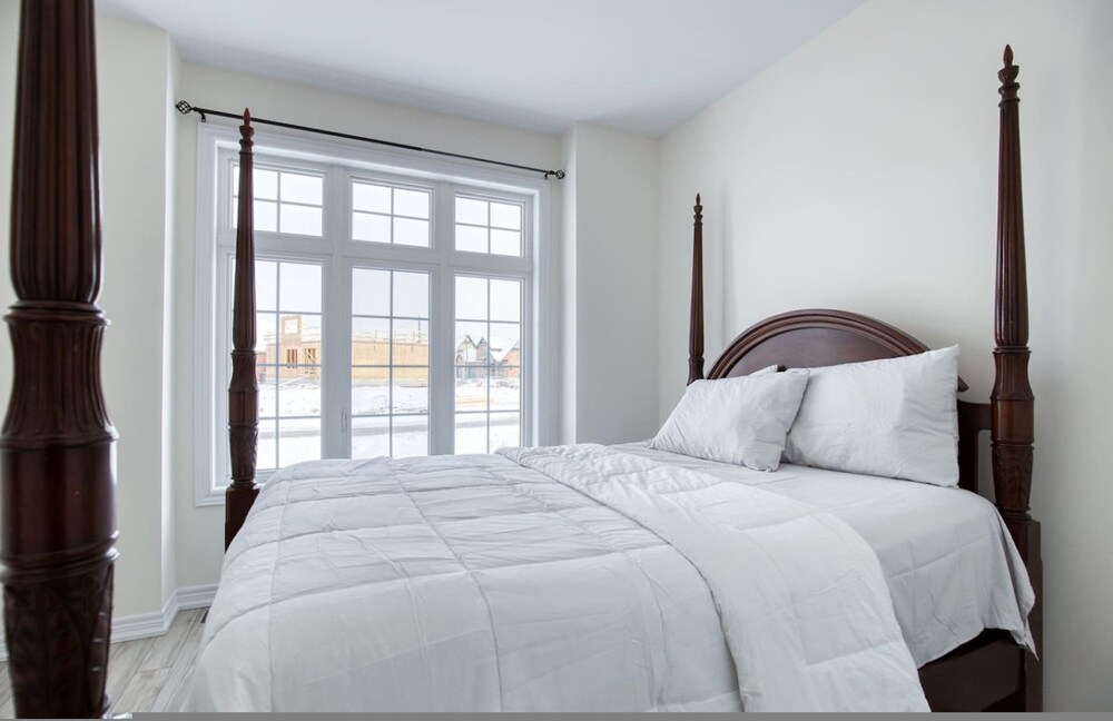Spacious Brand New 4-bed Retreat in Quinte West
