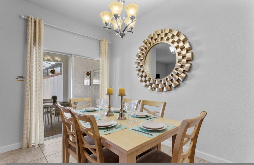 Amazing 4bdr Near Parks w Pool