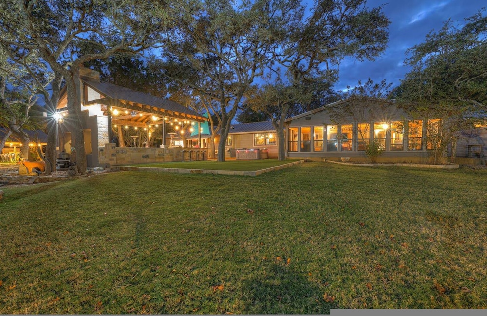 Terracotta Oasis - Wimberley for 30 Guests