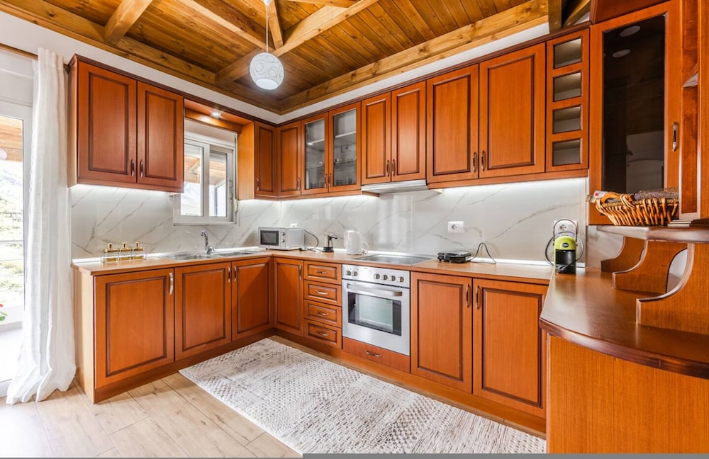 Hillside Apartment Gjirokast r