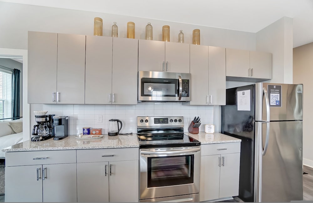 Opulent Corner 2BR Near OSU w Garage Parking