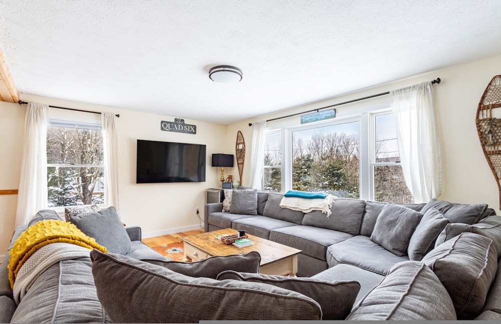 Ski Hike Lodge 5BR w Fire Pit Cozy Spaces
