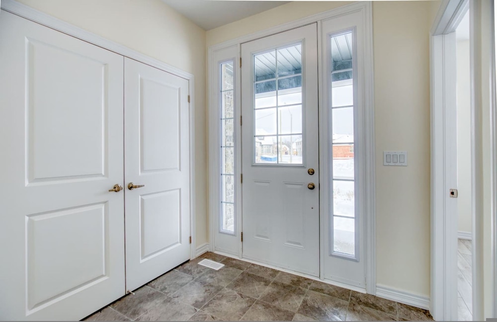 Spacious Brand New 4-bed Retreat in Quinte West