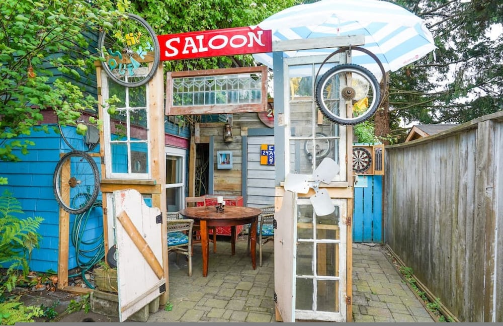 The Artsy Saloon in Vancouver