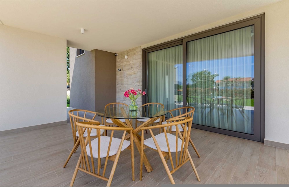Villa Vista With Private Pool and Sauna
