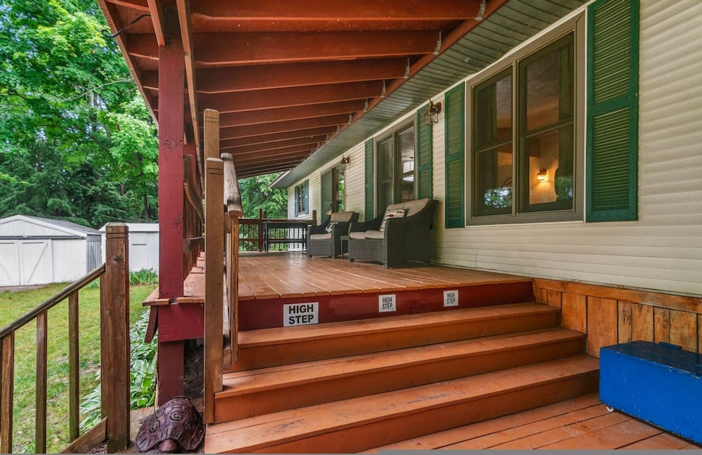 Lakeside Getaway pet Friendly