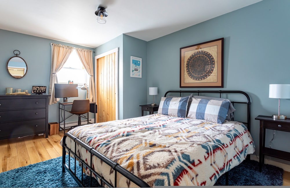 Ski Hike Lodge 5BR w Fire Pit Cozy Spaces