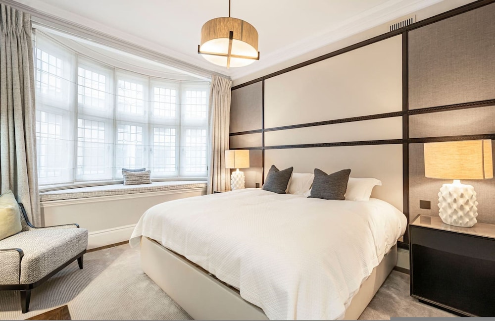 Mayfair Home Private Parking Central AC