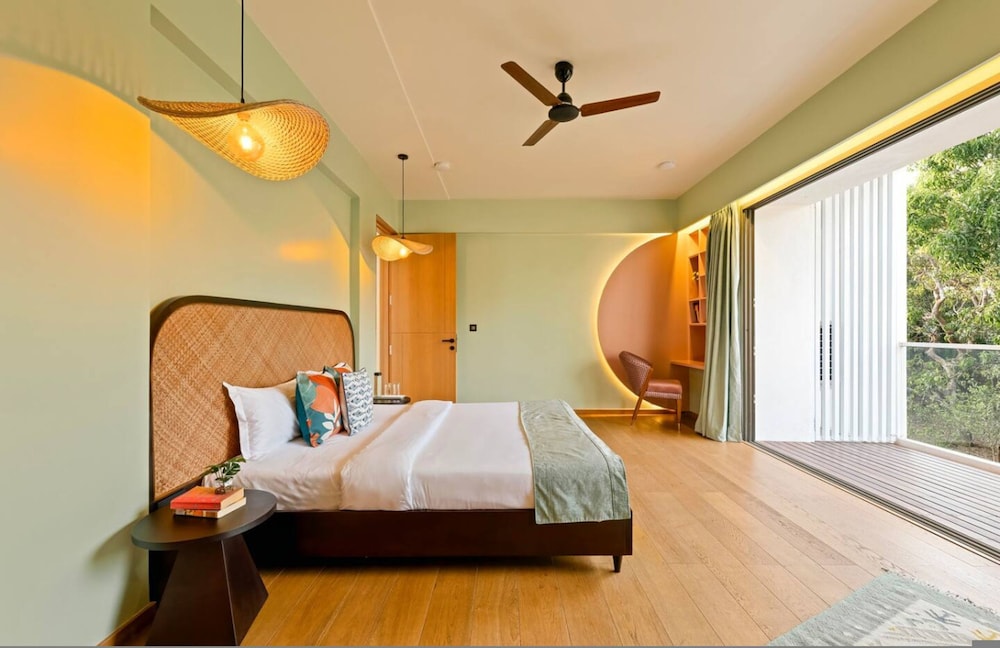 Luxe 3bhk Villa Kosha Pvt Pool - 2km to Beach
