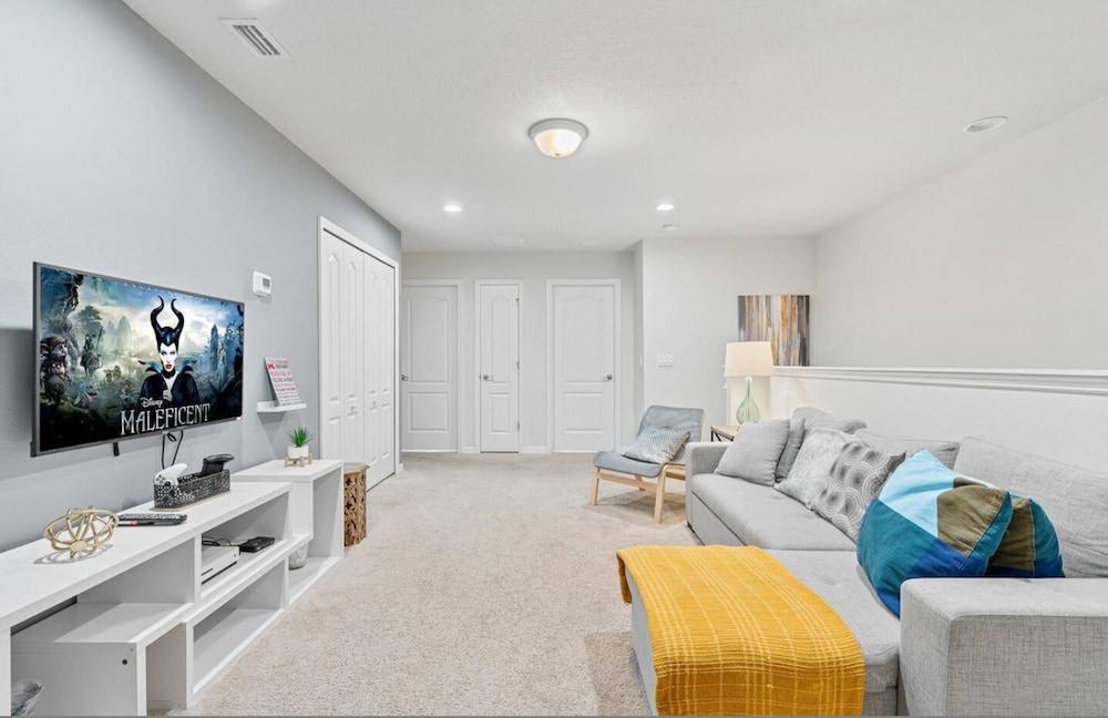 Spacious 5BR Villa w Private Pool Near Disney