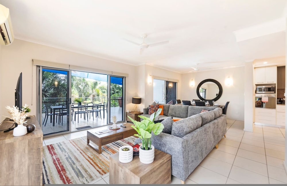 Zen Saltwater Retreat Balcony Pool Seaview