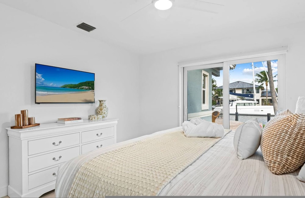 Waterfront Oasis Heated Pool Game Room Gym