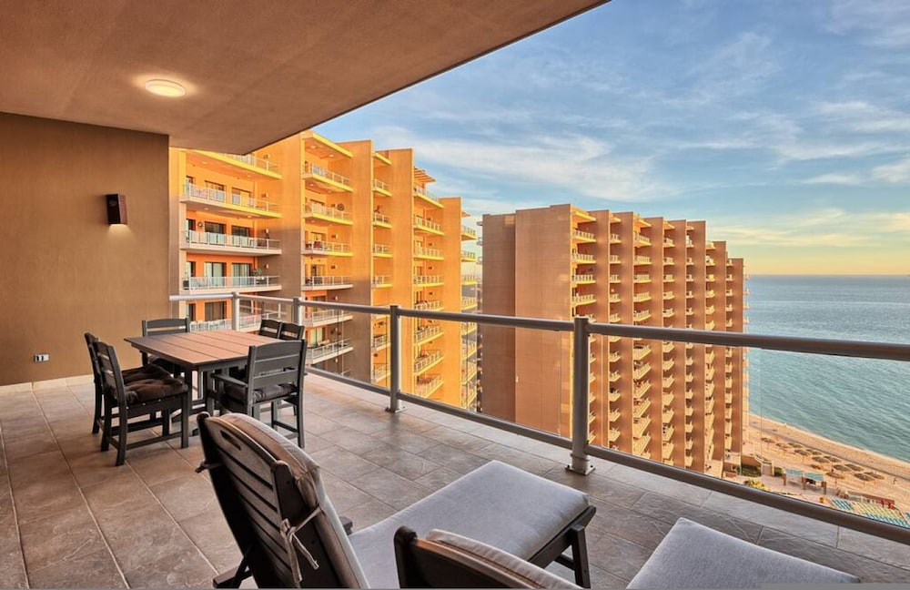 Luxury Las Palomas Oceanview Condo - Phase 2