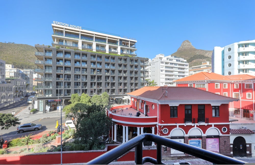 Walk to Beach Sea Point Promenade The Flamingo