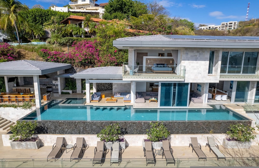 Luxury Villa Hot Tub Ocean Views Fully Staffed