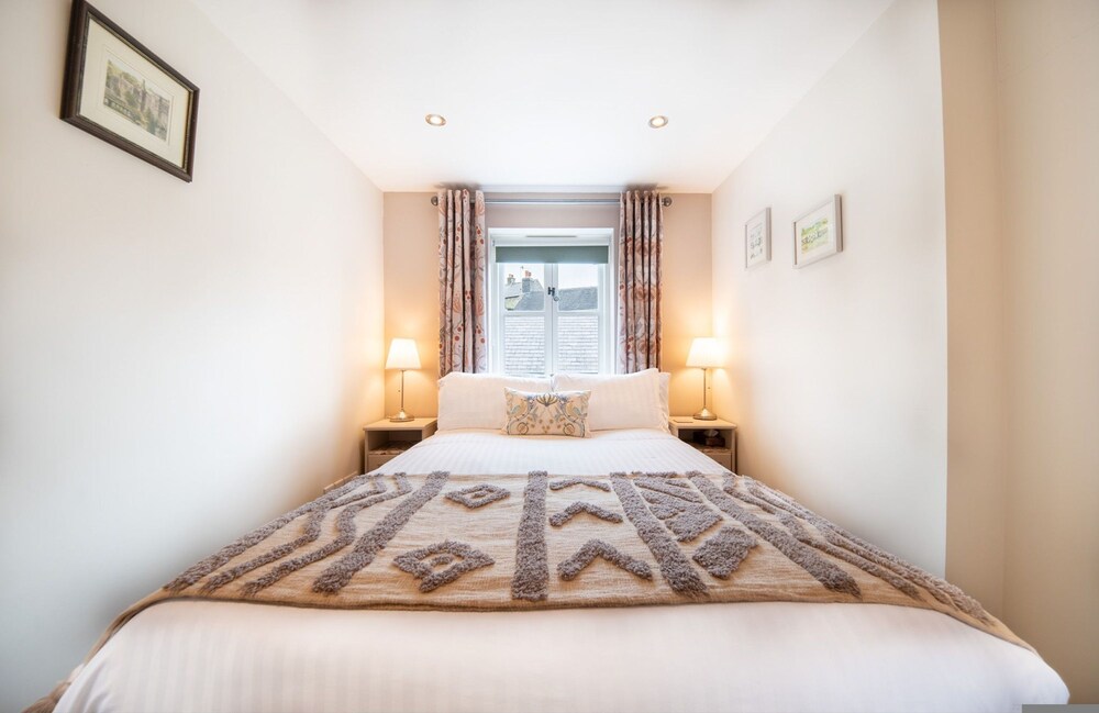 Host Stay Chimney Pots Cottage