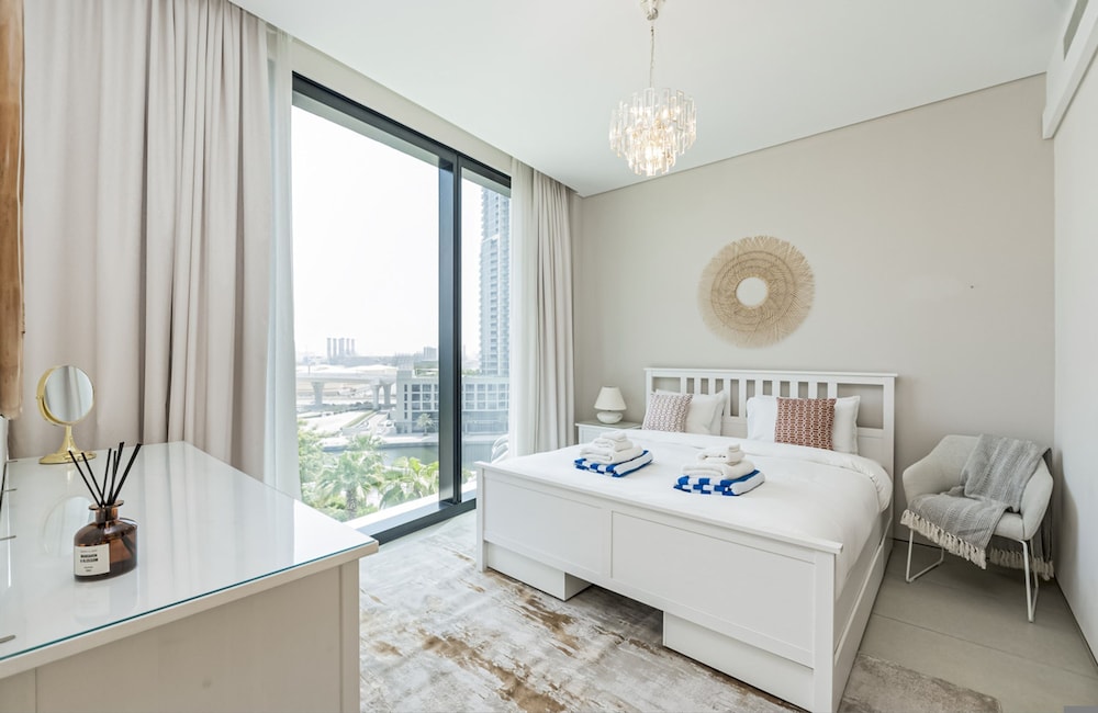 Luxury at JBR Jumeirah Gate Tower 1