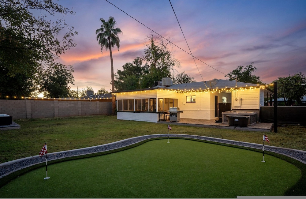 Mid-century Modern Oasis w Calm Backyard Escape