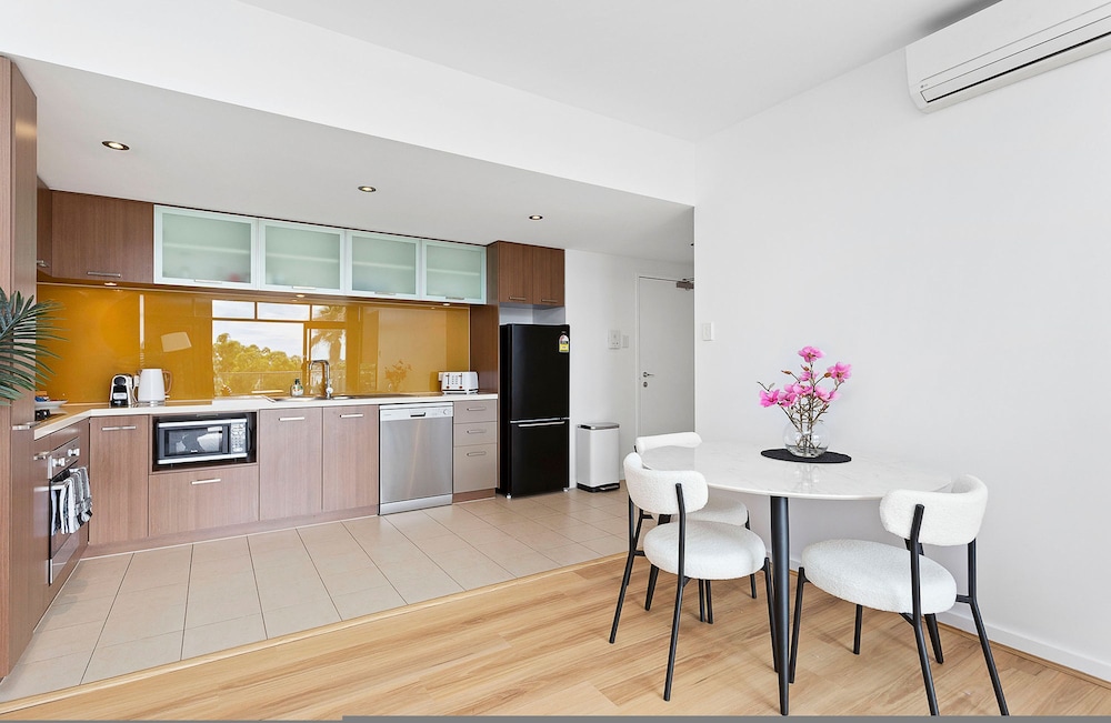 1bdr Parking on Beaufort Street