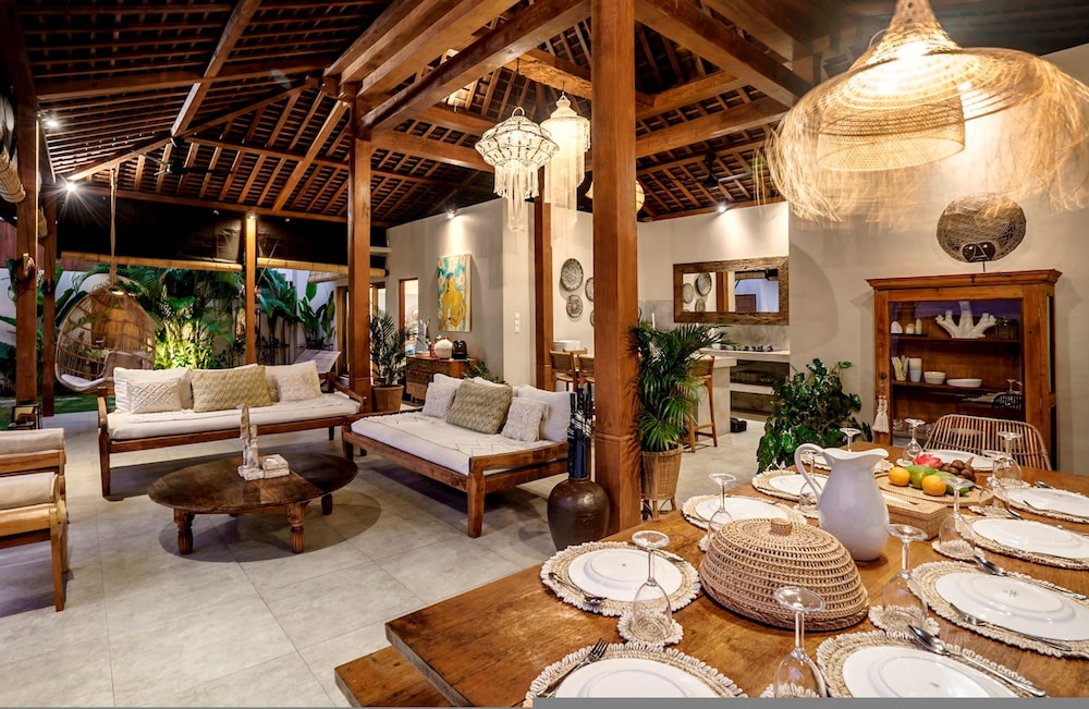 Villa Nabi by Alfred in Bali - New Family 5BR Villa Next to Seminyak Beach