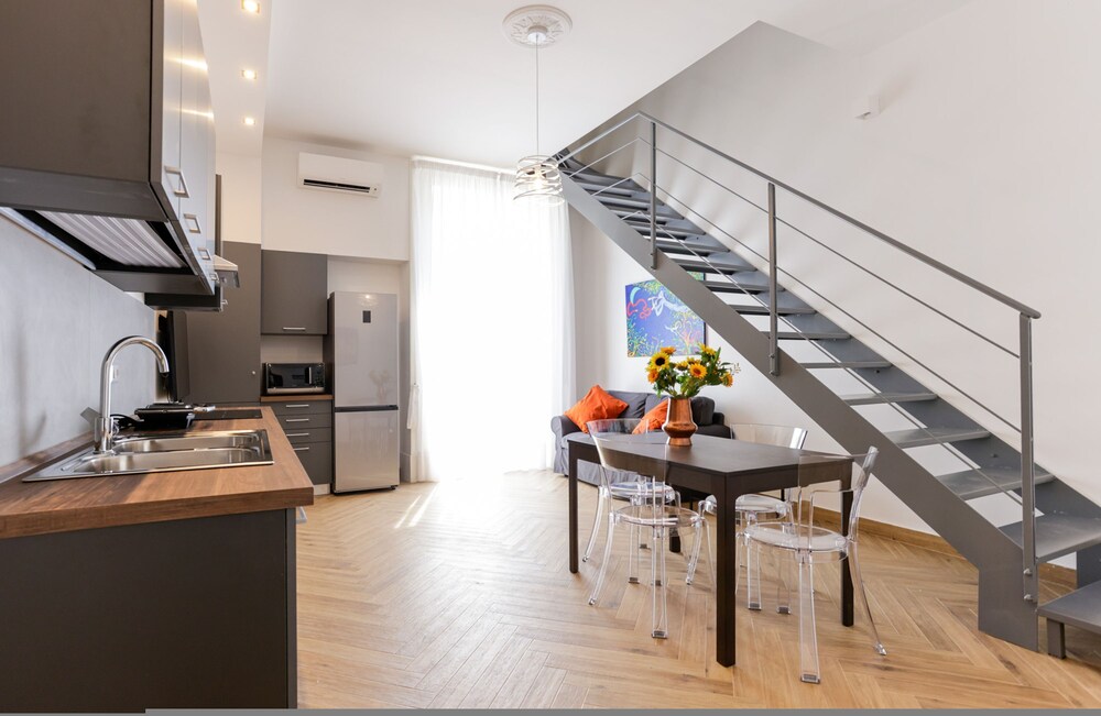 Pessina 90 Rooms in Naples