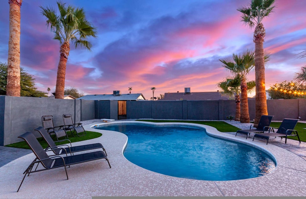 NEW Greystone on Osborn Heated Pool Firepit