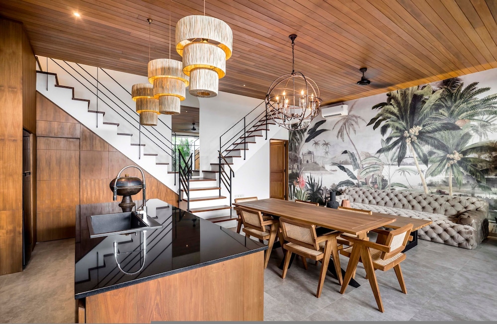 Nusantara Loft 3 Raijua by Alfred in Bali - Stunning 3 BD Loft w Private Pool Near the Beach Pererenan Beach - Canggu