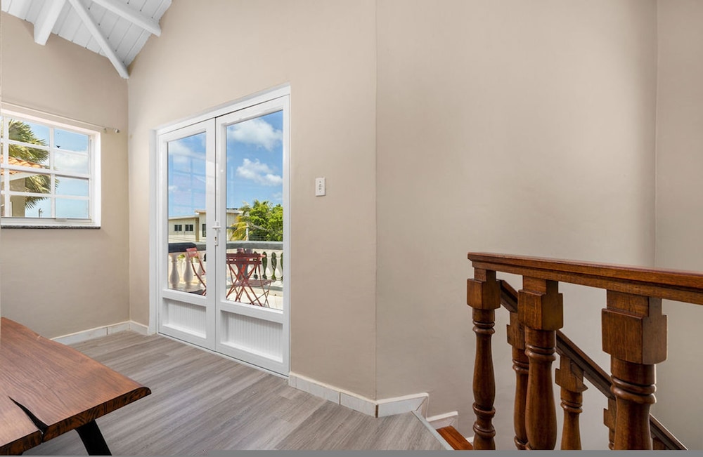 Renovated 4br2ba w Private Pool in Prime Location