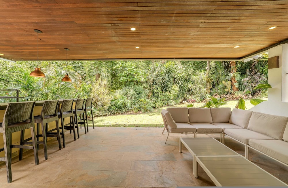 w Incredible 5BR House w Jacuzzi in El Poblado