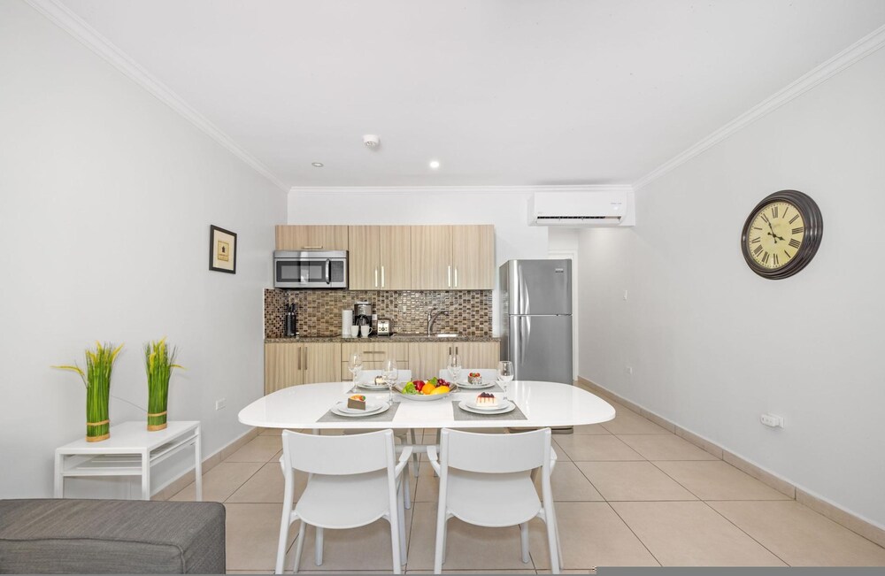 Lovely 1br1ba Condo Walk to Beach Pool BBQ