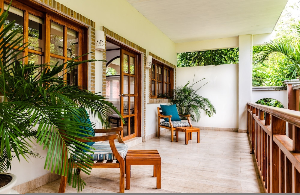 Luxury Beachfront 5 Bedroom Villa on Famous Beach