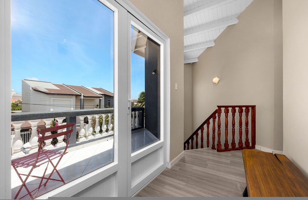Renovated 4br2ba w Private Pool in Prime Location