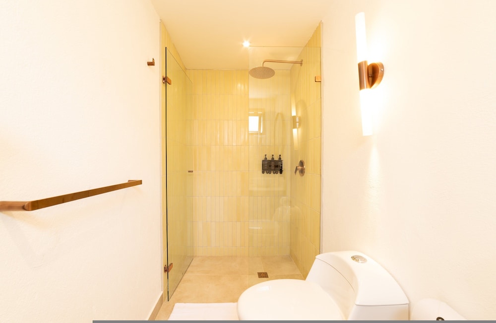 w Incredible 5BR House w Jacuzzi in El Poblado
