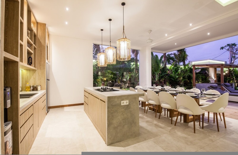 Niko 2 R New Villa Close to Finns Beach Club