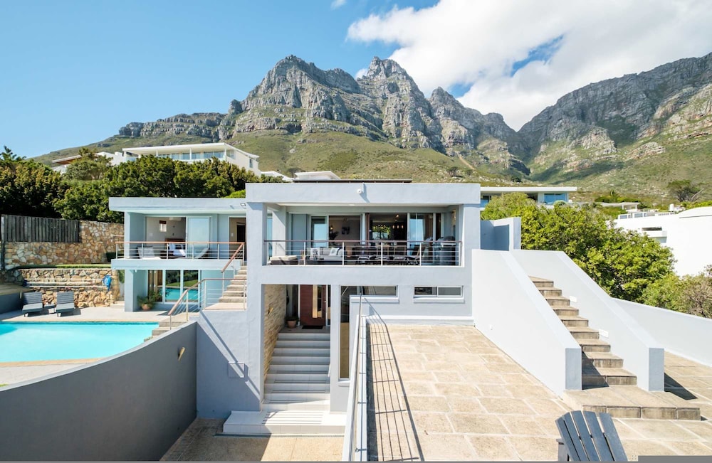 Refined Comfort and Scenic Beauty at Aviewor2