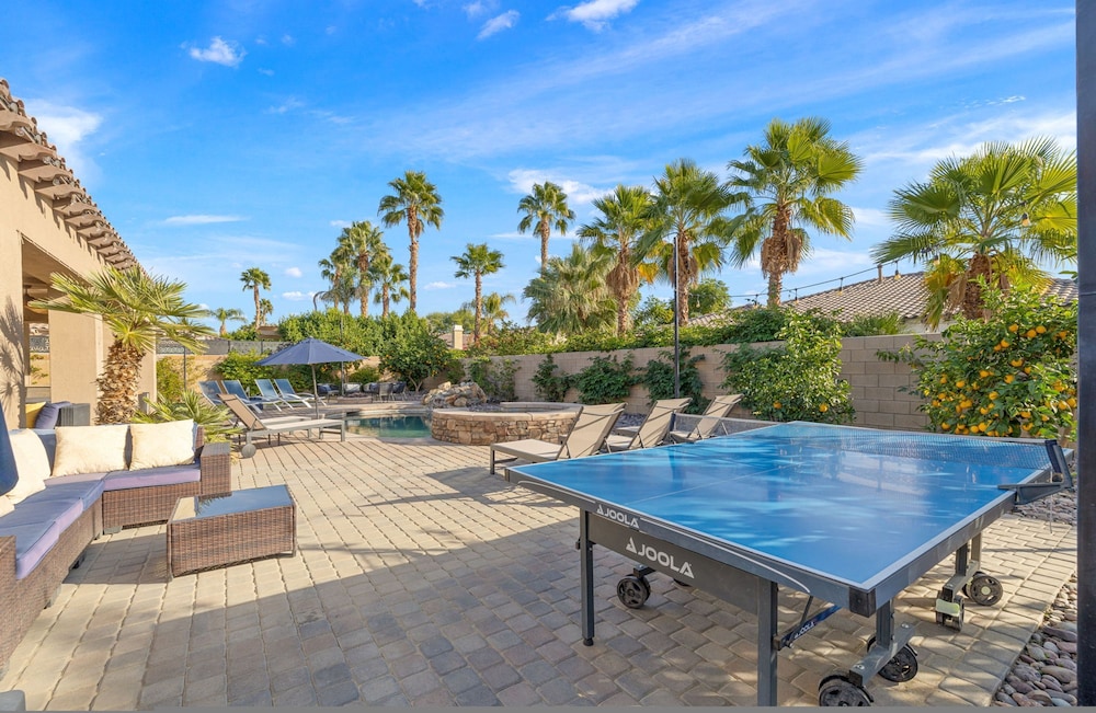 Relaxing Vacay Pool Spa Fire Pit Family Games