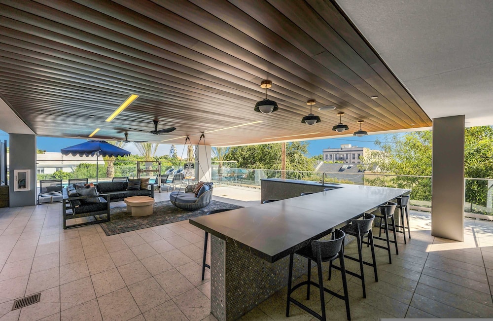 Luxury 2BR Hollywood Sign View by Oneluxstay