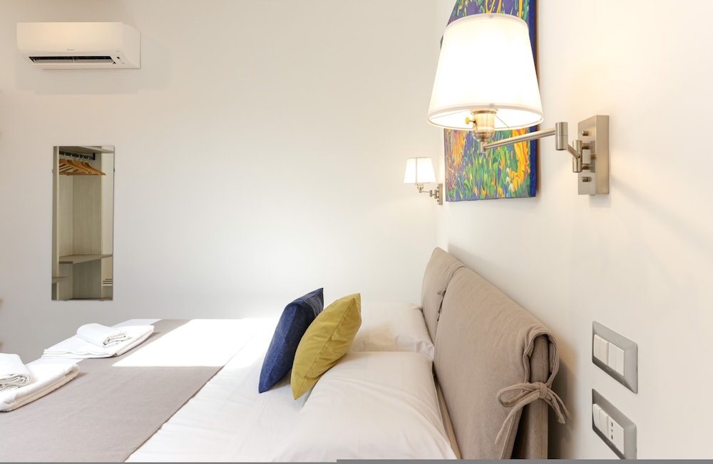 Pessina 90 Rooms in Naples