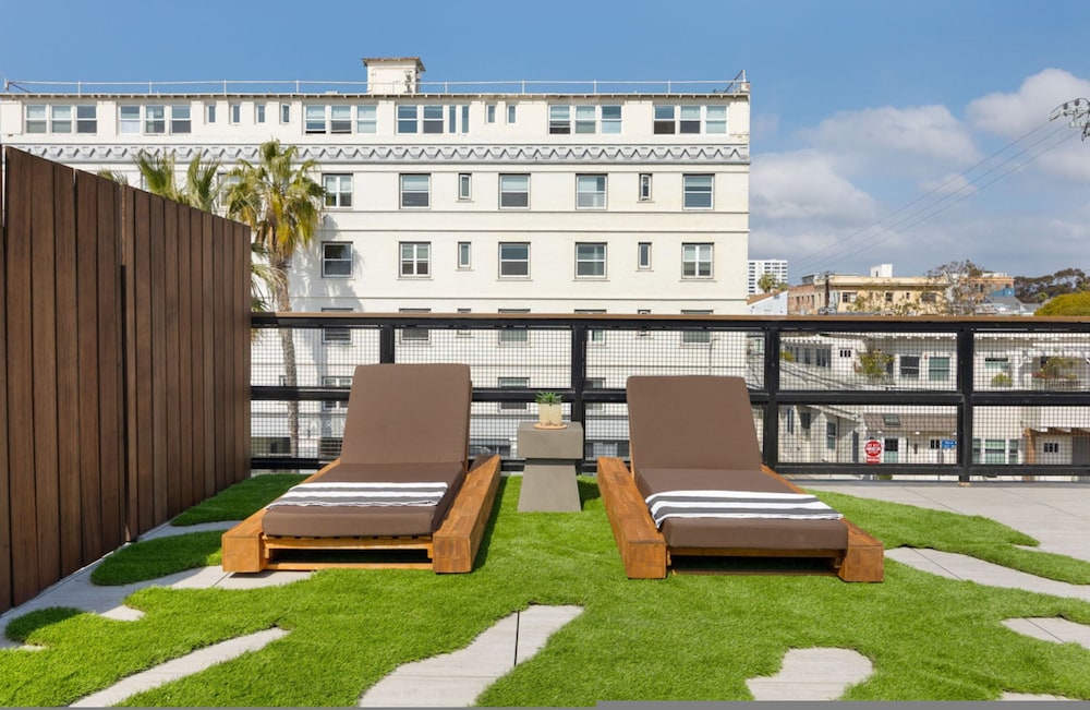 The Santa Monica Sunset - Beachfront Luxury