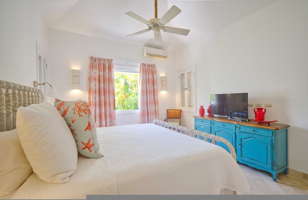 Ocean View Villa Just Minutes From Private Beaches