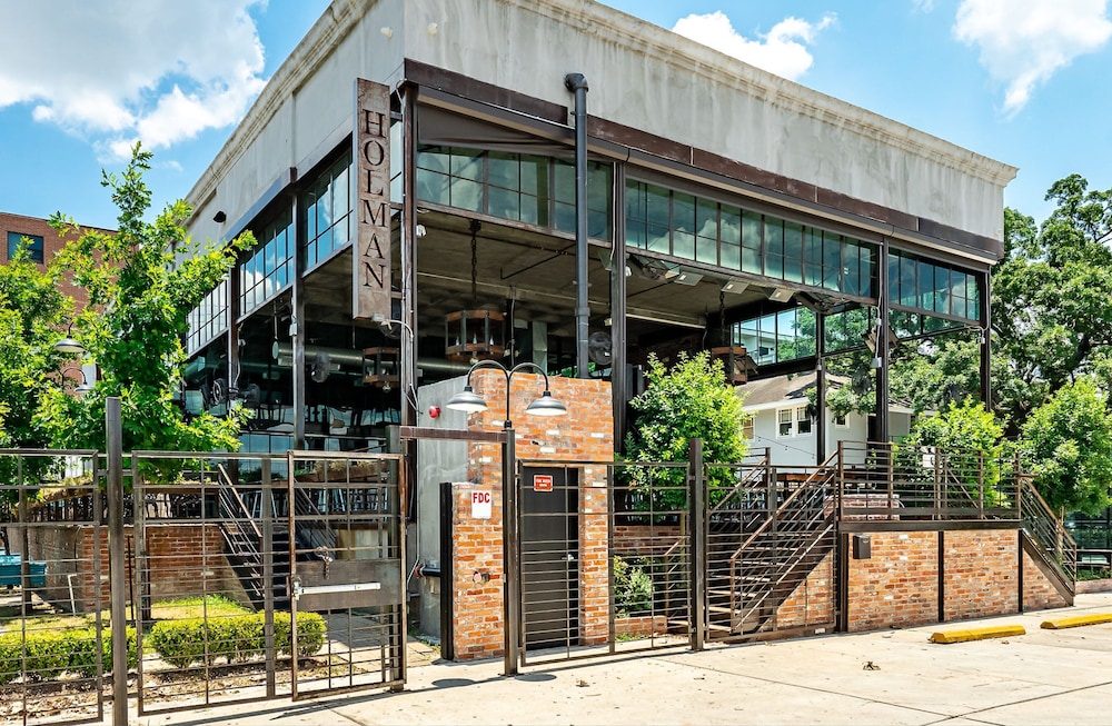 Lodgeur Plush Bright 2BR Loft Midtown