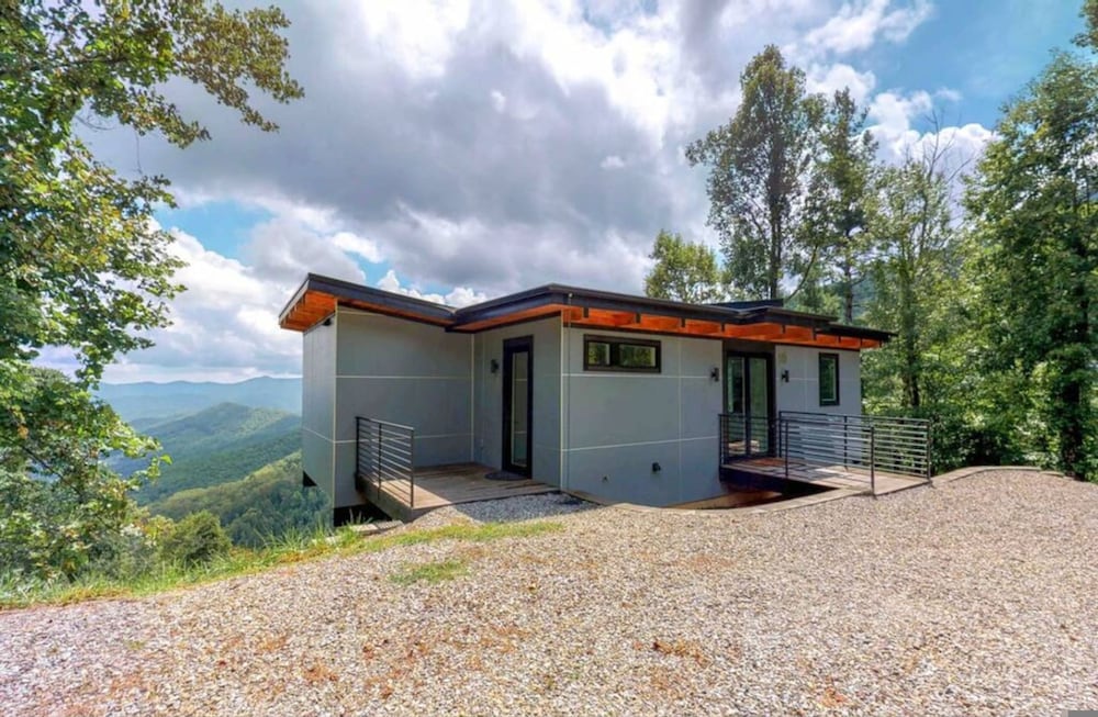 Sky-high Mountain Luxury w Jaw Dropping Views